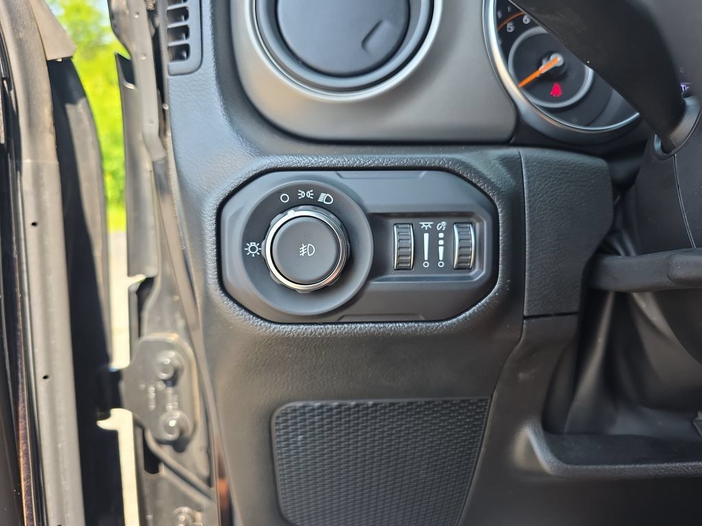 Used 2022 Jeep Wrangler Sport AWD/4WD image 25