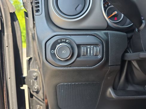 Used 2022 Jeep Wrangler Sport AWD/4WD image 25