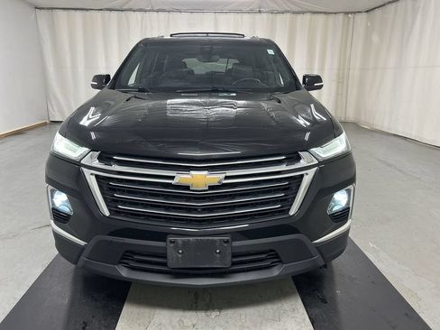 Used 2022 Chevrolet Traverse LT w/ LT Premium Package AWD/4WD image 3