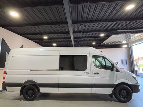 Used 2017 Mercedes-Benz Sprinter 2500 image 4