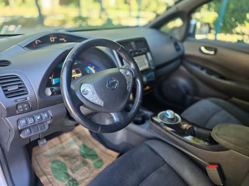 Used 2013 Nissan Leaf SV w/ Premium Pkg image 29