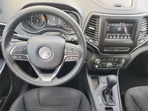 Used 2019 Jeep Cherokee Latitude w/ Popular Appearance Group image 11