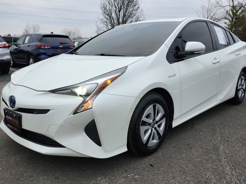 Used 2017 Toyota Prius Four image 16