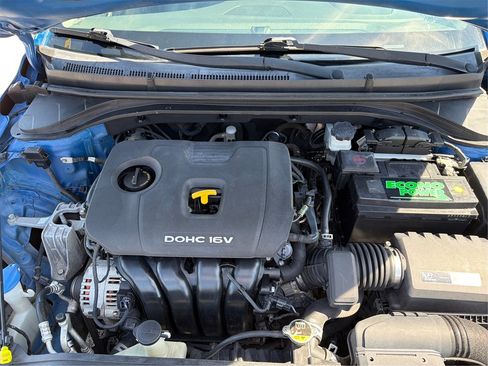 Used 2017 Hyundai Elantra Limited w/ Limited Tech Package 08 image 12