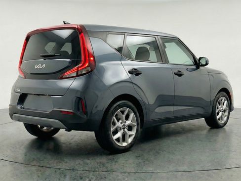 Used 2025 Kia Soul LX w/ LX Technology Package FWD image 9