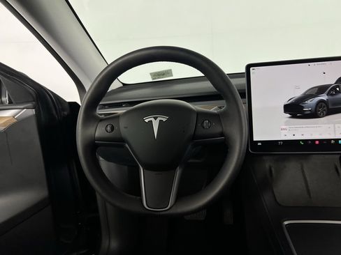 Used 2025 Tesla Model Y Long Range image 13