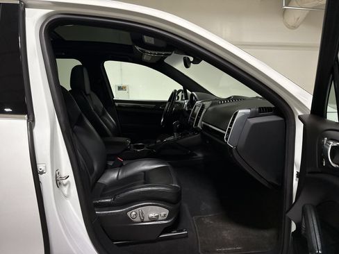 Used 2013 Porsche Cayenne S AWD/4WD image 23