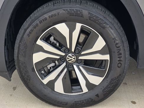 Used 2025 Volkswagen Atlas Cross Sport SE AWD/4WD image 11