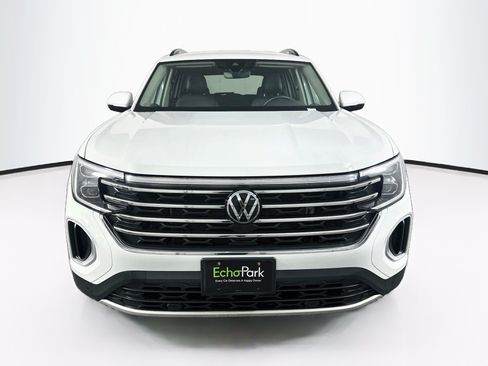 Used 2025 Volkswagen Atlas SE AWD/4WD image 2