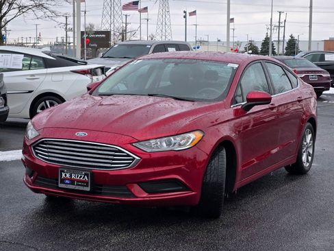 Used 2017 Ford Fusion SE w/ Fusion SE Technology Package image 3