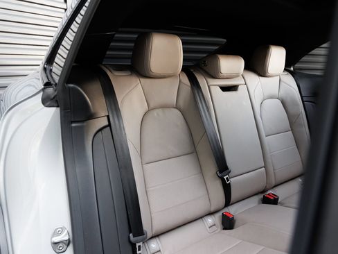 Certified 2025 Porsche Macan 4S Electric AWD/4WD image 32