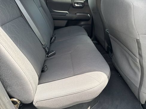 Used 2018 Toyota Tacoma TRD Sport AWD/4WD image 15