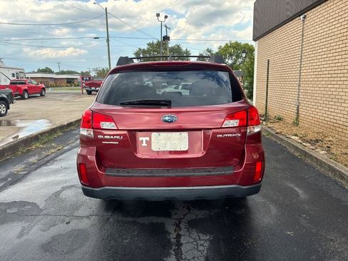 Used 2013 Subaru Outback 2.5i Limited w/ Moonroof Pkg AWD/4WD image 4