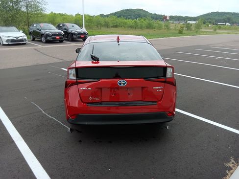 Used 2022 Toyota Prius XLE w/ Advanced Technology Package FWD image 3