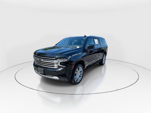 Used 2024 Chevrolet Suburban High Country AWD/4WD image 4