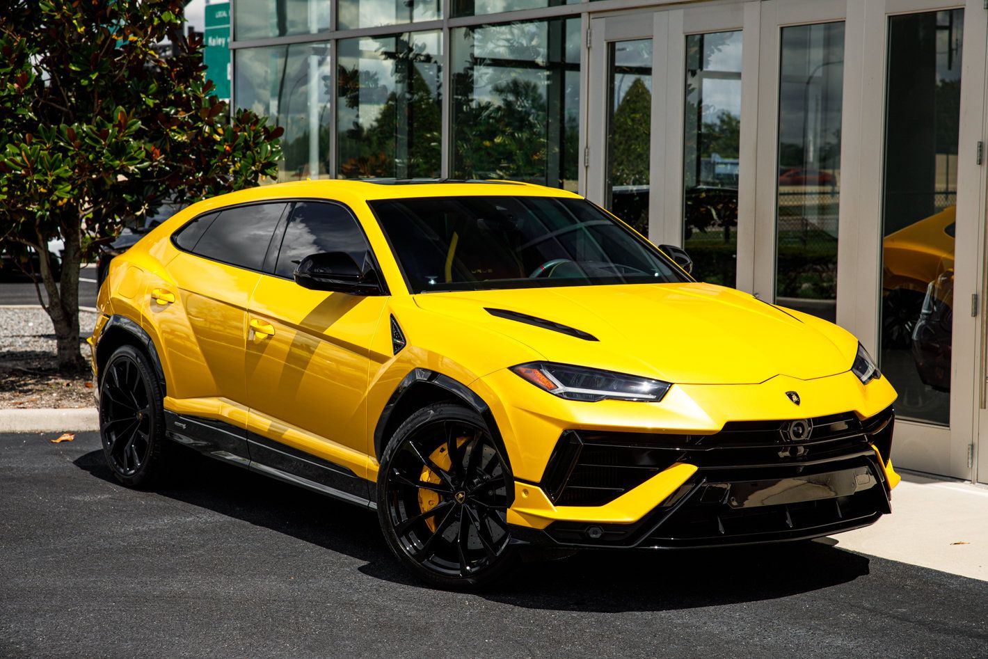 Used 2024 Lamborghini Urus S AWD/4WD image 23