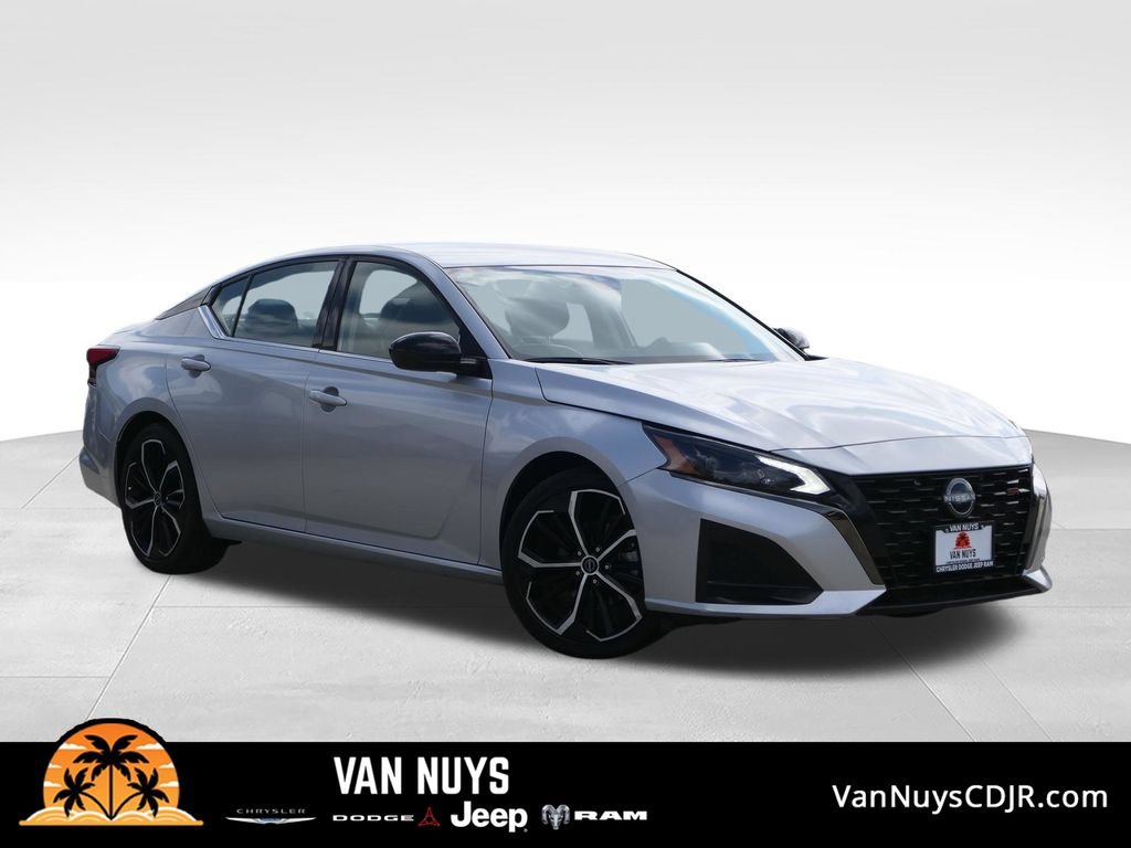 Used 2024 Nissan Altima 2.5 SR FWD image 1