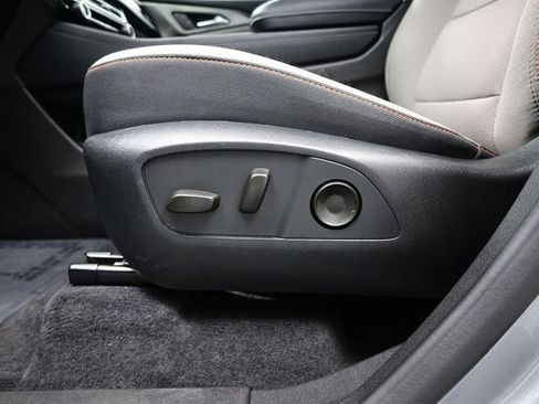Used 2025 Chevrolet Traverse LT AWD/4WD image 12