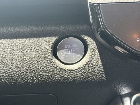 Used 2025 Kia Carnival EX FWD image 34
