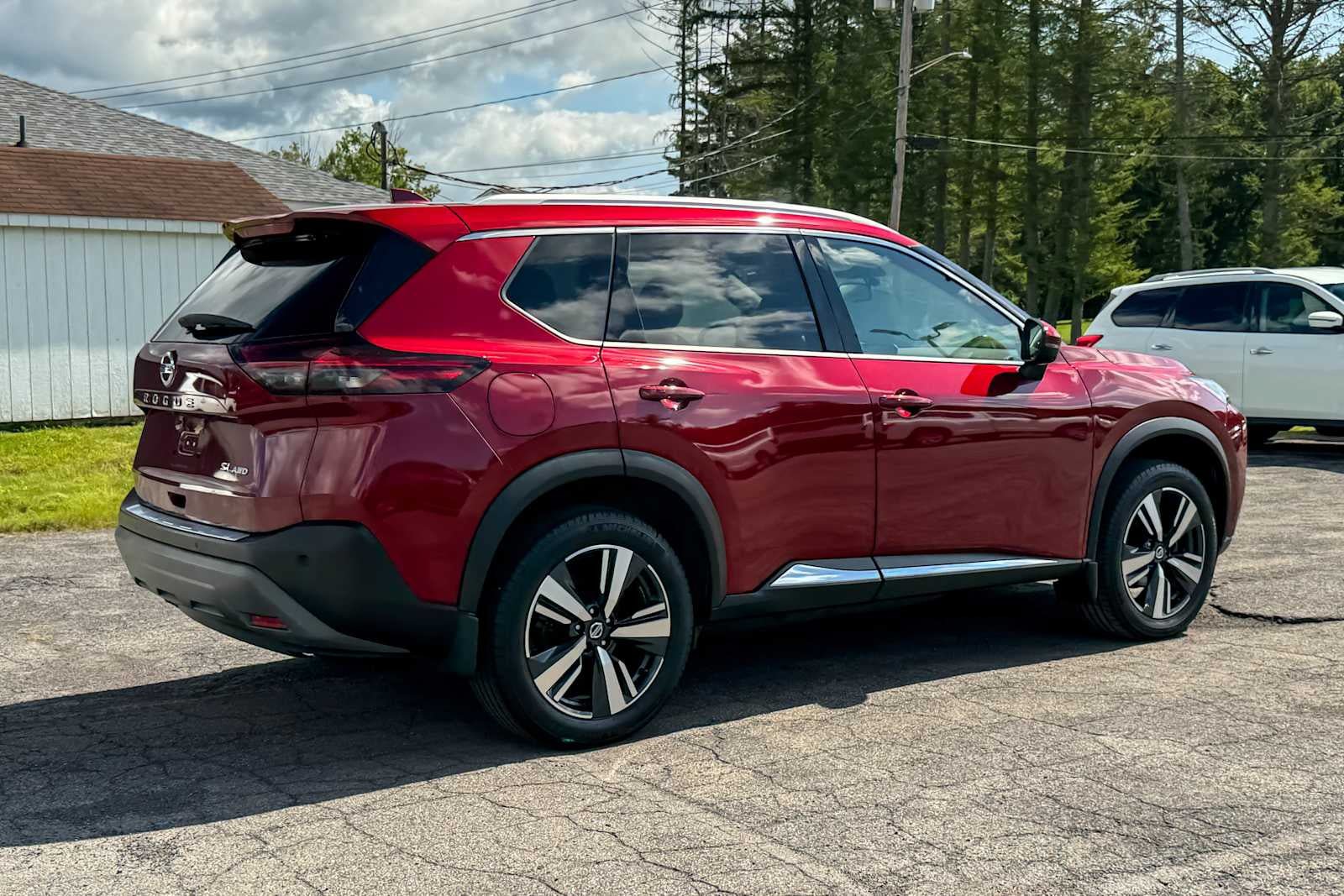Certified 2021 Nissan Rogue SL w/ Premium Package AWD/4WD image 3