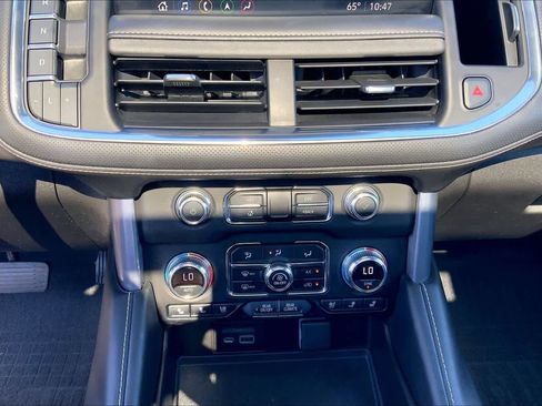 Used 2021 GMC Yukon SLT w/ Rear Media and Nav Package image 33