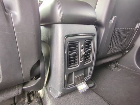 Used 2019 Jeep Grand Cherokee Laredo w/ Security & Convenience Group AWD/4WD image 18