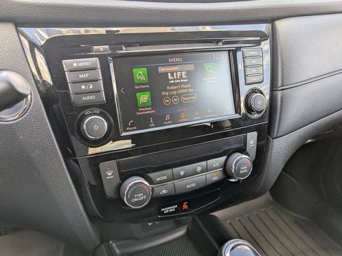Used 2018 Nissan Rogue SV w/ Premium Package AWD/4WD image 11