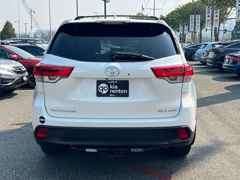 Used 2017 Toyota Highlander XLE w/ Carpet Mat Package AWD/4WD image 10