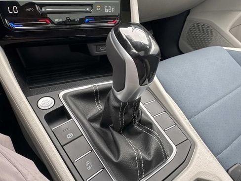 New 2025 Volkswagen Jetta SE FWD image 18