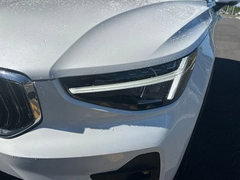 Certified 2025 Volvo XC40 B5 Plus AWD/4WD image 8