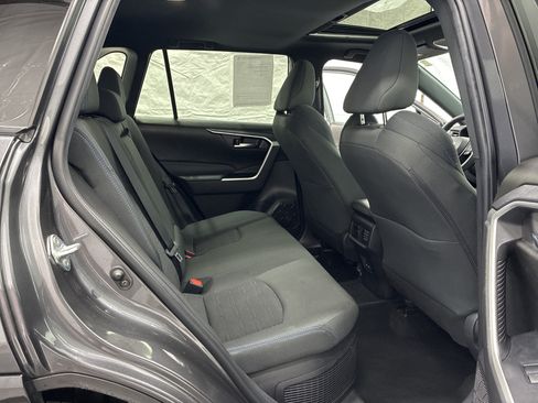 Used 2022 Toyota RAV4 SE w/ Convenience Package AWD/4WD image 9