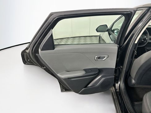 Used 2025 Kia K4 FWD image 25