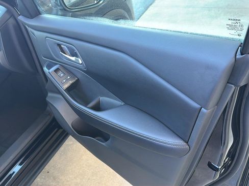 Used 2025 Nissan Rogue SV FWD image 14