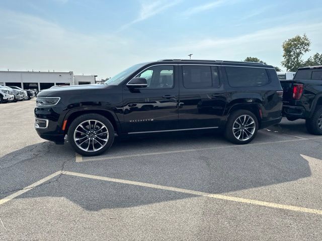 Used 2023 Jeep Wagoneer L Series III w/ Premium Group I AWD/4WD image 10