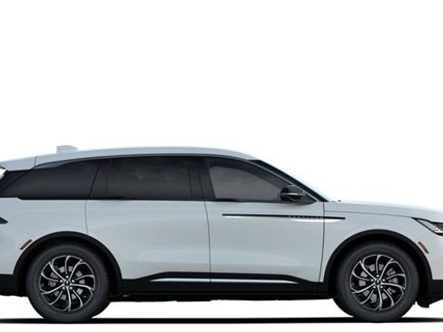 New 2026 Lincoln Nautilus Premier image 5