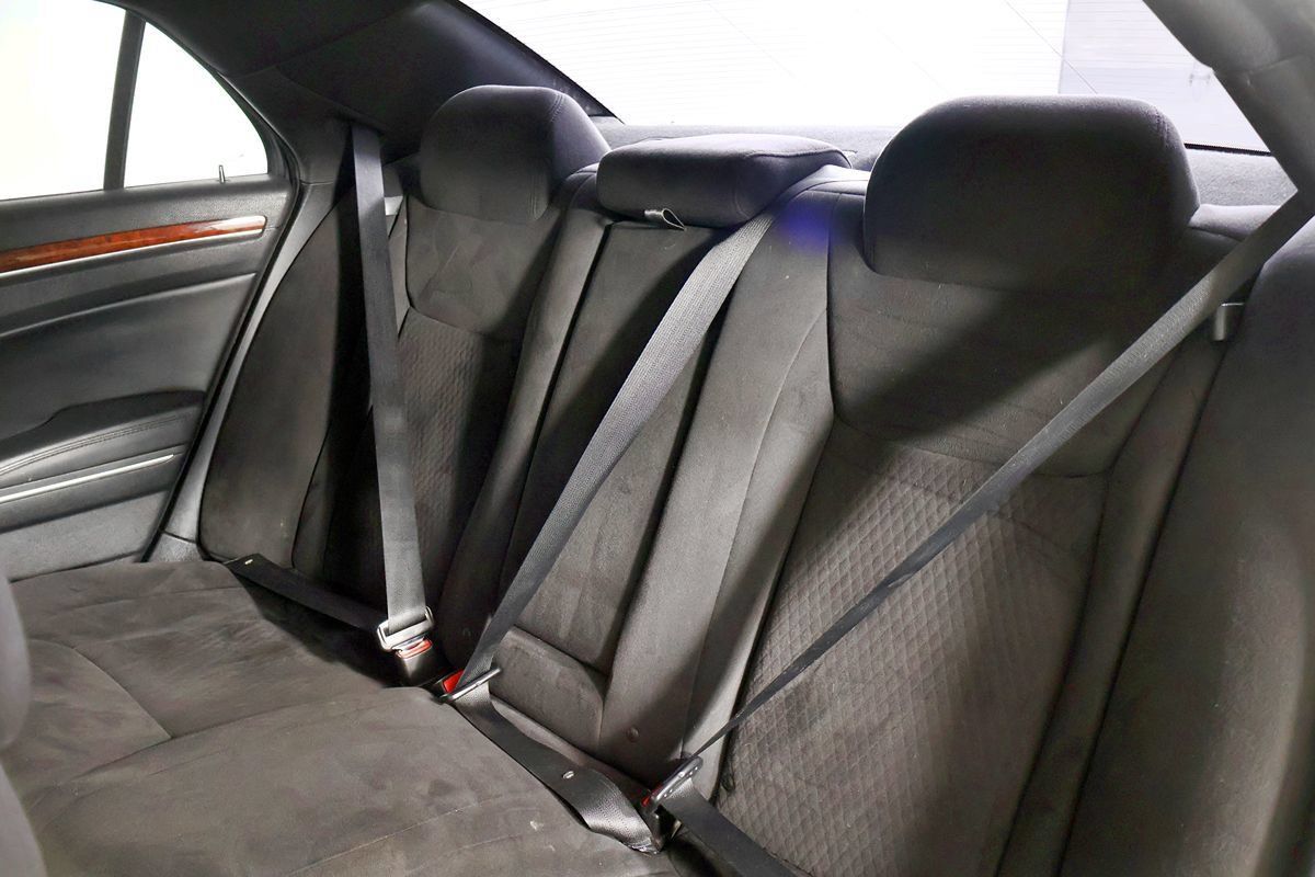 Used 2012 Chrysler 300 RWD image 38
