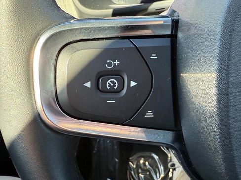 Certified 2025 Volvo XC40 B5 Plus image 18