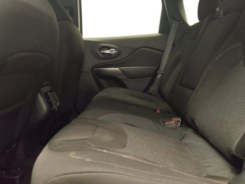 Used 2020 Jeep Cherokee Latitude FWD image 18