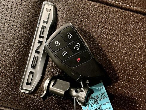 Used 2025 GMC Sierra 3500 Denali w/ Denali Reserve Package image 13