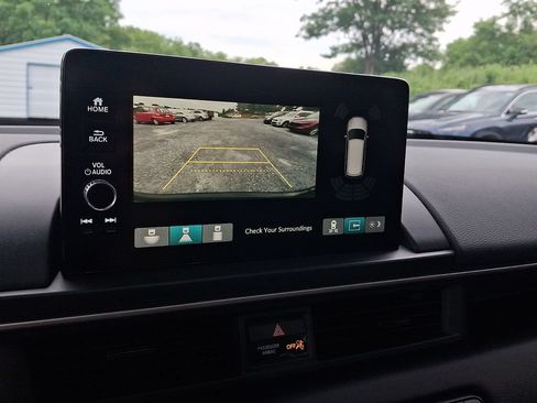 Used 2023 Honda Pilot Touring image 4