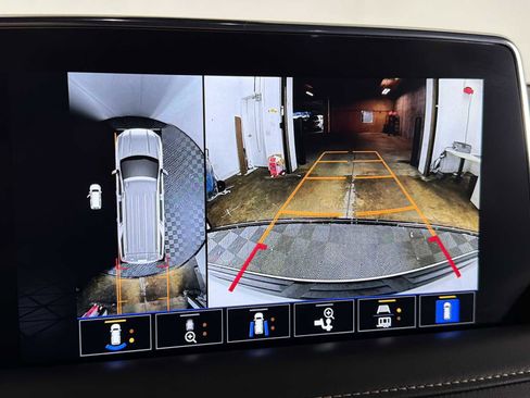 Used 2022 GMC Yukon XL SLT w/ SLT Premium Package image 31