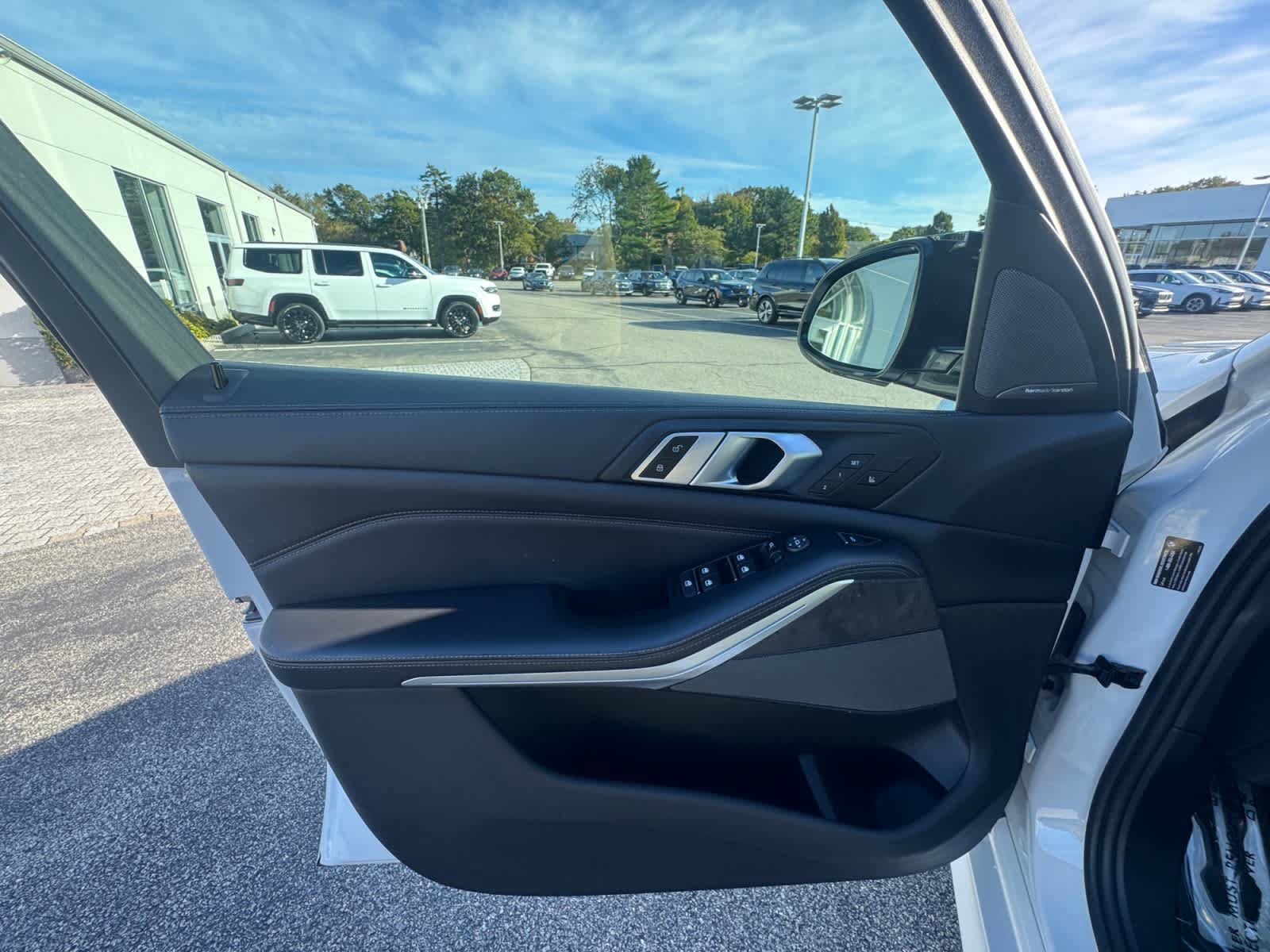 Used 2021 BMW X5 M50i AWD/4WD image 22