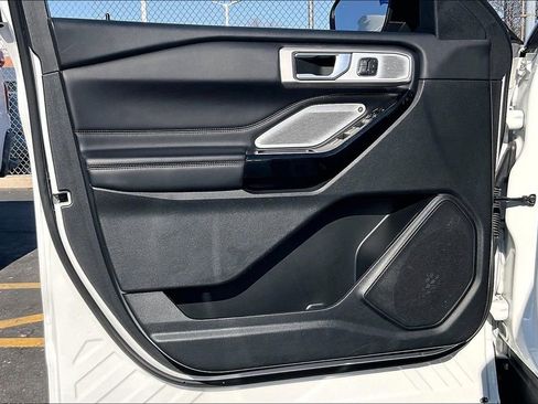 Certified 2023 Ford Explorer Platinum w/ Technology Package image 20