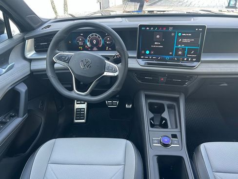 New 2026 Volkswagen Tiguan SE R-Line FWD image 9