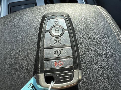 Used 2022 Ford Edge Titanium image 35