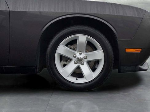 Used 2013 Dodge Challenger SXT Plus image 9