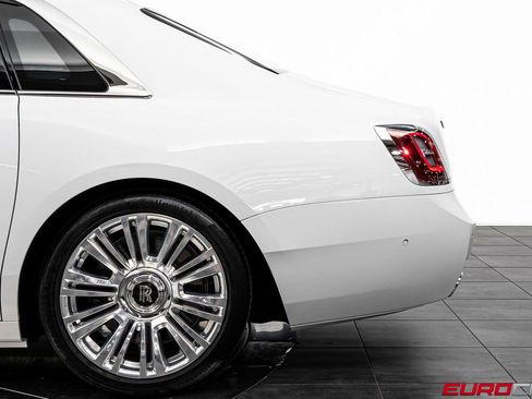 Used 2022 Rolls-Royce Ghost w/ Ghost Package image 16