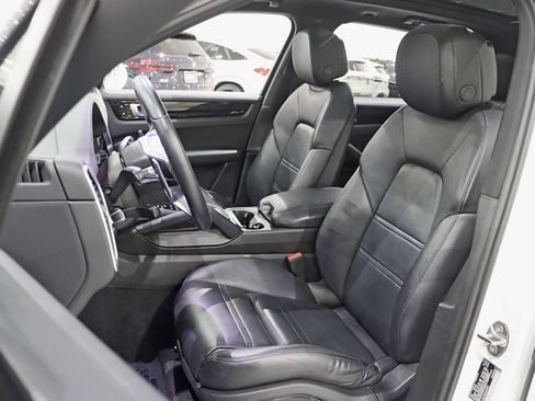 Used 2019 Porsche Cayenne AWD/4WD image 24
