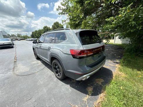 Used 2024 Volkswagen Atlas Peak Edition SE AWD/4WD image 5
