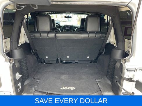 Used 2016 Jeep Wrangler Unlimited Rubicon w/ Connectivity Group AWD/4WD image 6